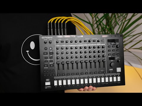 Видео: Драм-машина Roland TR8s и педали эффектов