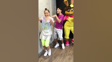 The #KIDZBOPKids & @chuckecheese are TOO iconic! 😎