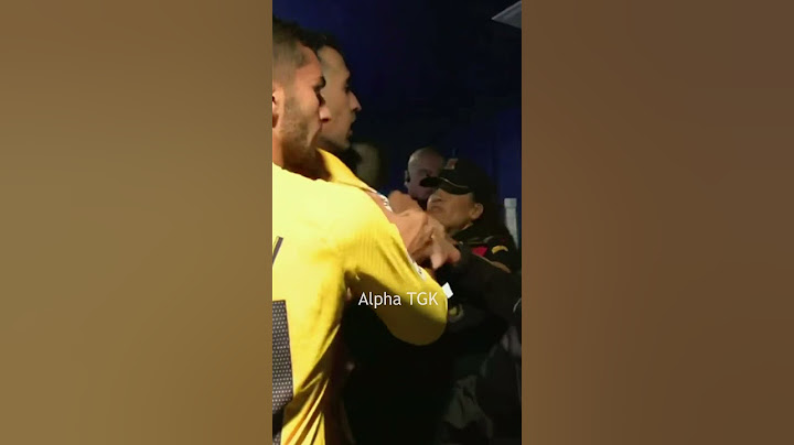 Espanyol Fans Attack Barcelona Players😳😳