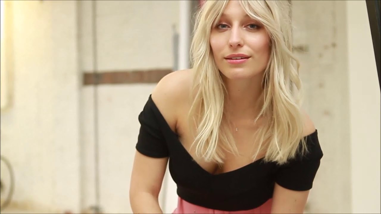 Yara Michels x Fred de la Bretoniere Sandalet Denim - YouTube