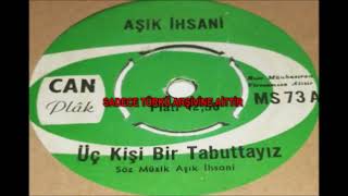 AŞIK İHSANİ   ÜÇ KİŞİ BİR TABUTTAYIZ Resimi