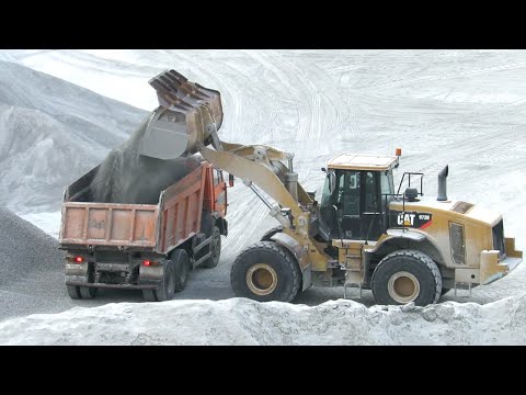 Загрузил два самосвала КАМАЗ, Фронтальный погрузчик Cat 972H