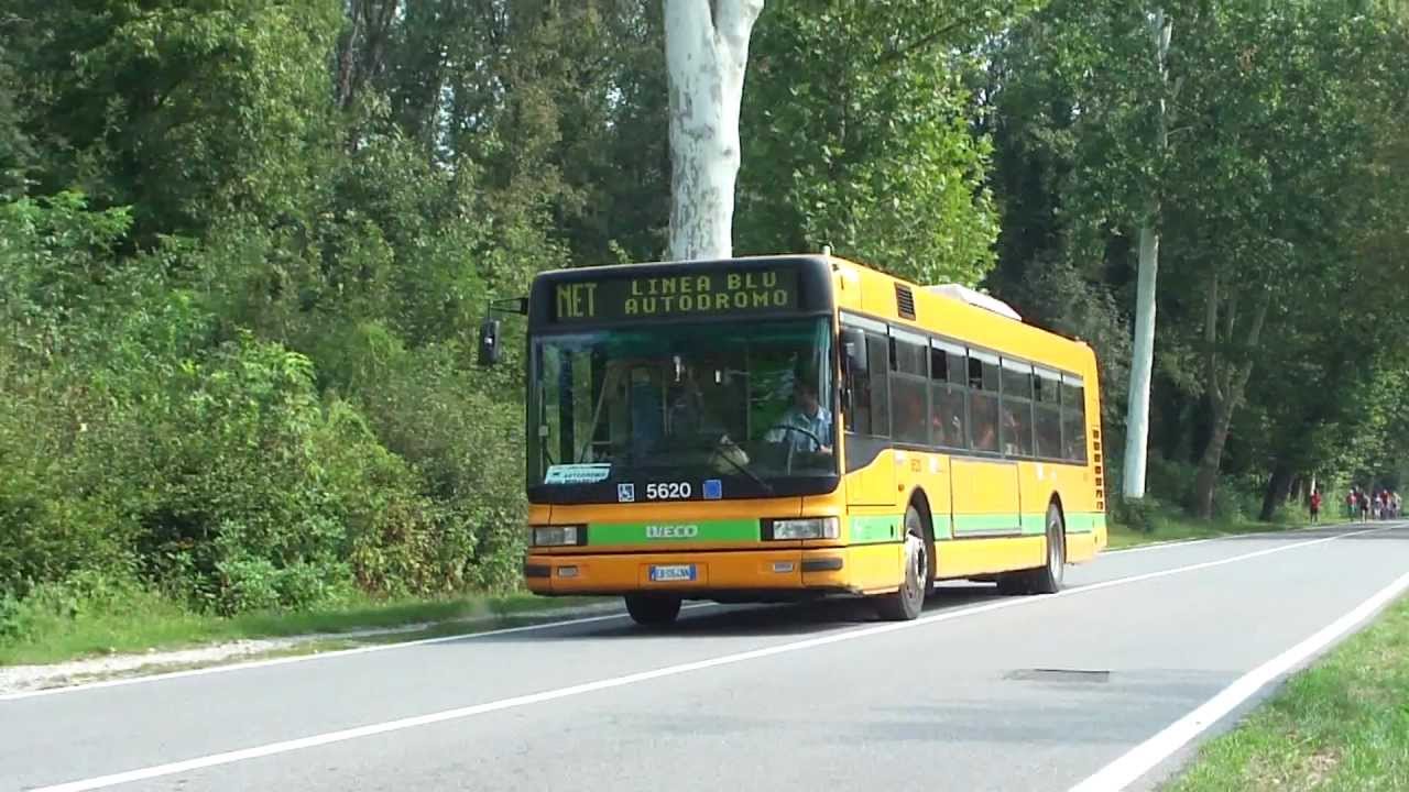 Cityclass 591.12 ATM Milano 5620 transita dentro il parco di Monza