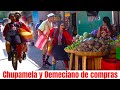 Chupamela y Demeciano de compras por los mercados de la ciudad