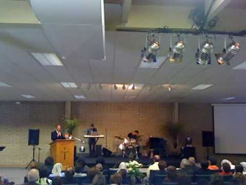 Performing Oshana with pastor Elisha Aghassi