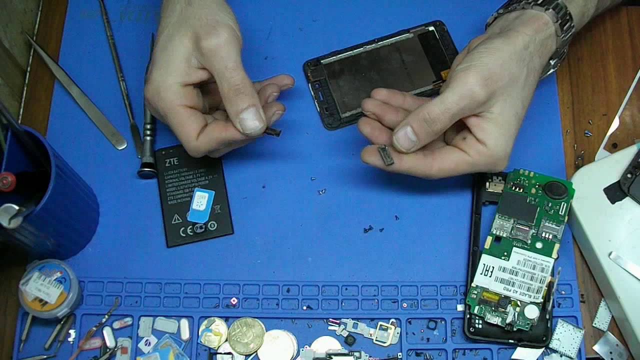 ZTE Дребезжит слуховой динамик (замена спикера) - YouTube