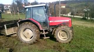 Massey ferguson 4245 stuck in mud - Zaglavio sa punom prikolicom djubra (IMT mu pomaze da izadje)