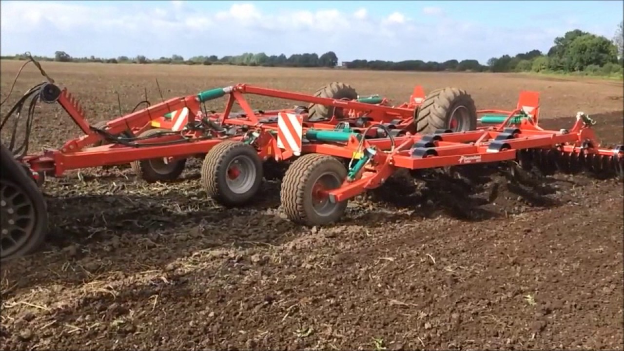 Case IH Magnum 380 CVX Rowtrac Pulling Kverneland Turbo Cultivator - Farmstar Ltd