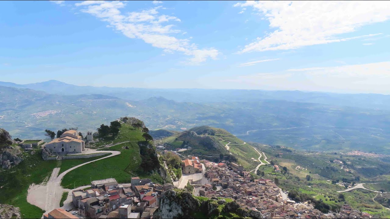 Das schönste Berg Städtchen Caltabellotta und der Aufsieg zum Mondschloss