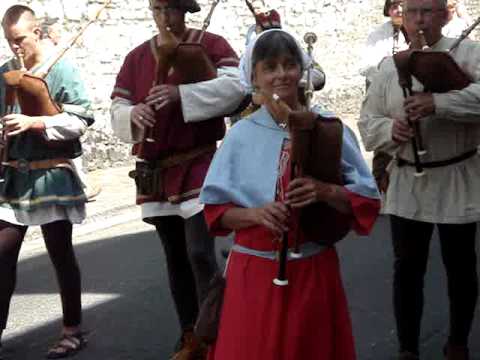 Soignies cornemuses procession St-Vincent 24-05-20...