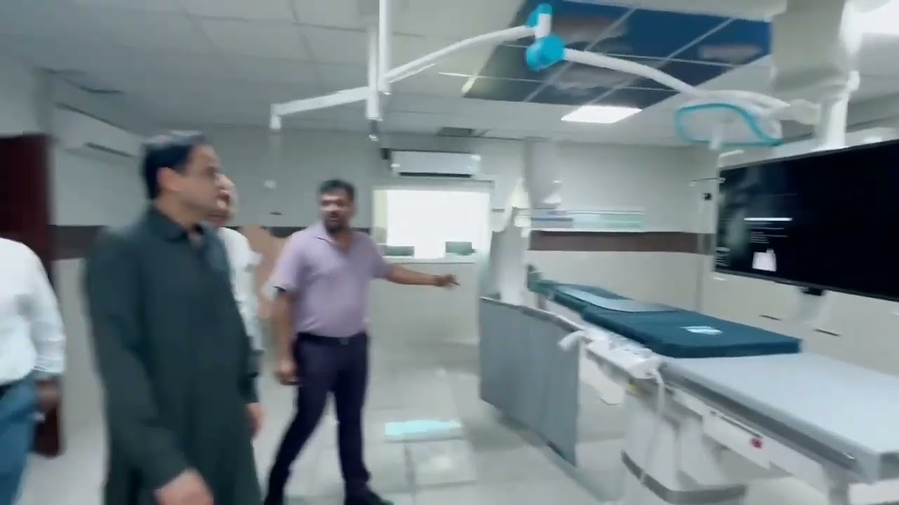 مئیر کراچی مرتضٰی وہاب کا بلدیہ ٹاؤن میں نوتعمیر کارڈیک سینٹر کا دورہ 