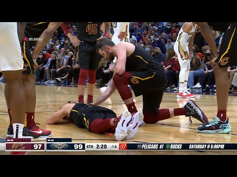 Ricky Rubio was helped off the court after scary knee injury vs Pelicans