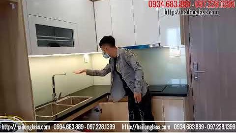 Kính Ốp Bếp Màu Trắng Xanh Thi Công Tại VIn Tây Mỗ
