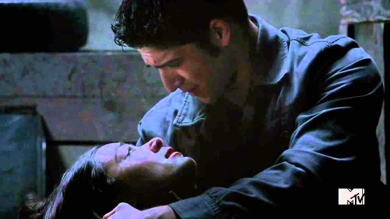 Teen Wolf: Allison Argent Dies (3x23) - YouTube