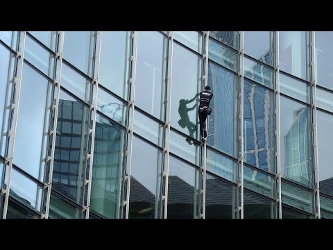 Video: Fransız Örümcek Adam'ın son tırmanışı karakolda son buldu