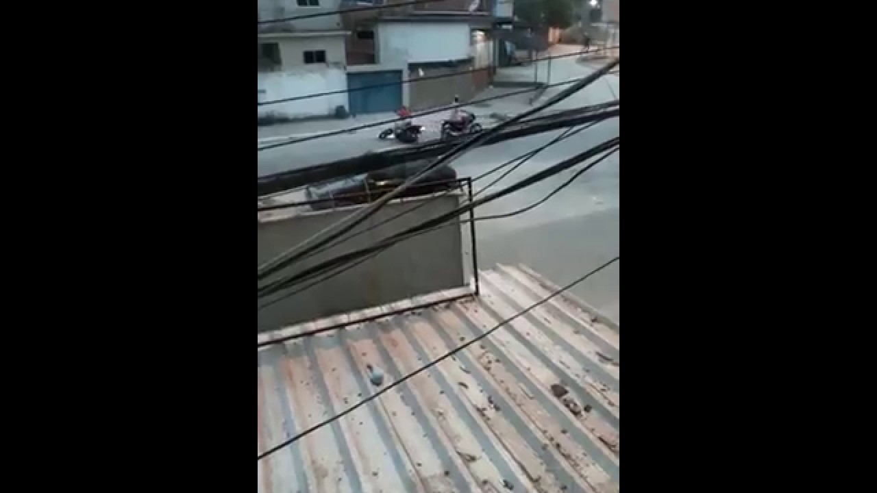 MILICIANO REAGE A ASSALTO DENTRO FAVELA