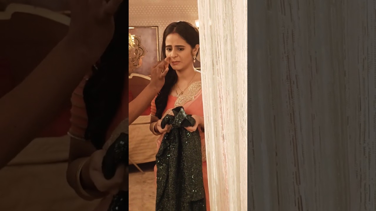 Kavya Ke Hath Me Aarav Ka Gift 🥰❤️