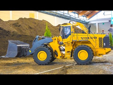 120kg!!!-xxxl-volvo-l-350-f-rc-wheel-loader-at-work-/-faszination-modellbau-friedrichshafen-2016