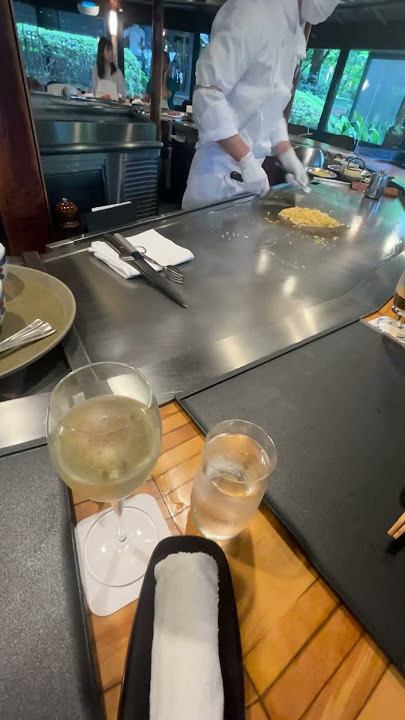 Cochise eats a 10/10 meal in Japan !