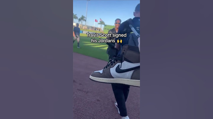 Travis Scott Signed His Jordan 1s 🔥 (via kalebsidawi/TT) #shorts