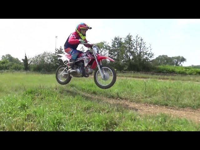 STAGE initiation MOTO CROSS enfant avec Ayden et animé par QB MX