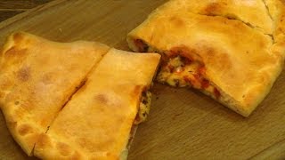 Пицца кальцоне.