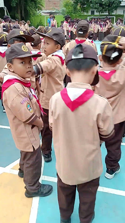 Mengheningkan cipta Hari Pramuka