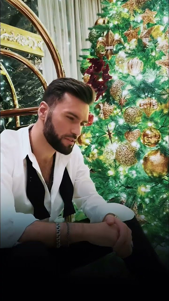 Новогодняя (cover) - Нодар Ревия 🎄 - YouTube