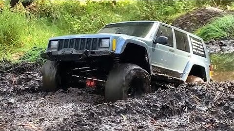 RC Crawler AXIAL SCX10 II JEEP CHEROKEE IN MUD TRAIL