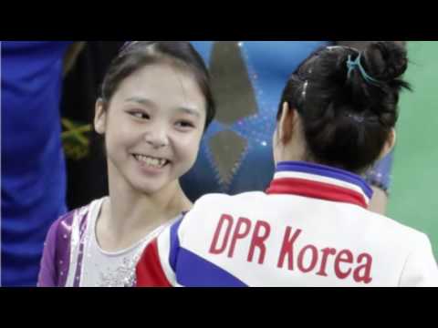 Vídeo: Esta Selfie De Los Gimnastas Olímpicos De Corea Del Norte / Corea Del Sur Es La Mejor