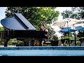 Marie amali  au bord de la piscine live session