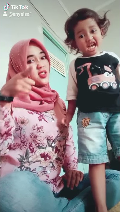 Di depan orang tua mu ..gokil😆