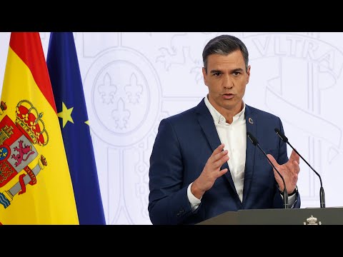 Pedro Sánchez pide a los ministros que no lleven la corbata "para hacer frente al ahorro energético"