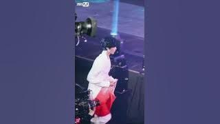 We need to talk about how Kevin also takes care of Jacob more. #theboyz #moonbae