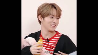 Lee Know Trying To Understand Felixs English, Is The Cutest Ever Lol