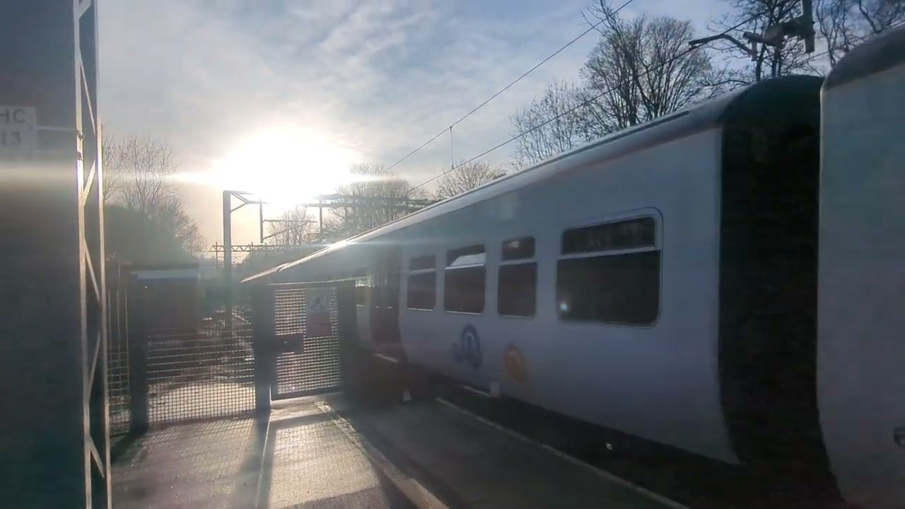 the northern class 323 at kidsgrove station 