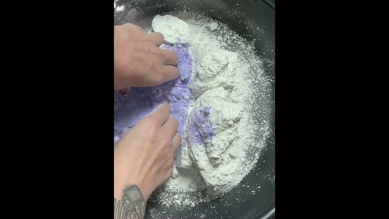 1lb of Argo cornstarch over fresh gym chalk blocks! ☁️✨☁️ #asmr #corn