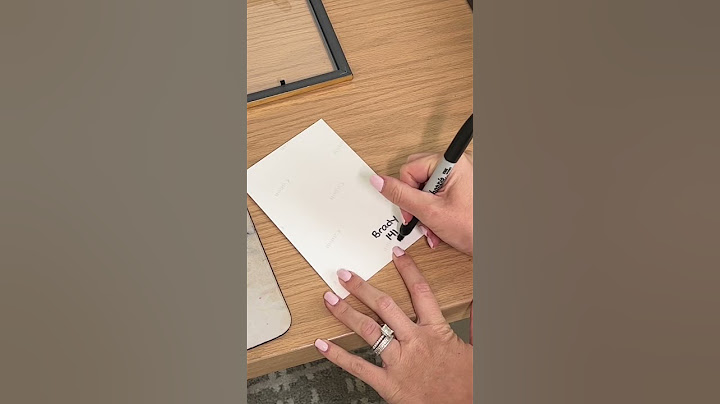 Making DIY handprint framed photo with my dog’s paw!