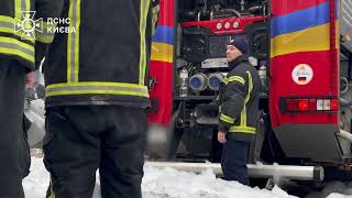 Рятувальники продовжують ліквідовувати наслідки російського удару по Києву