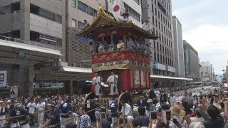 巨大な鉾「曳き初め」  祇園祭、綱引き厄よけ