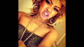 Watch Honey Cocaine Clique freestyle video