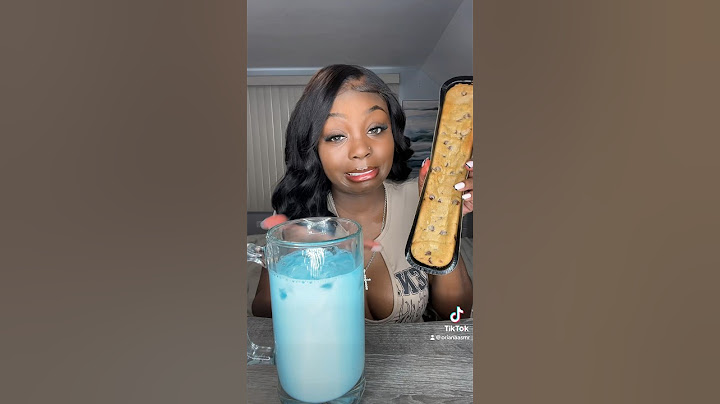 Kue Footlong dengan Susu Biru 😋 #foodie #ramadan #eatingshow #fypシ #cookies #mukbang #eating #asmr