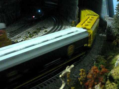 Small O gauge Layout, Lionel L-3 Mohawk pulling some Hoppers - YouTube
