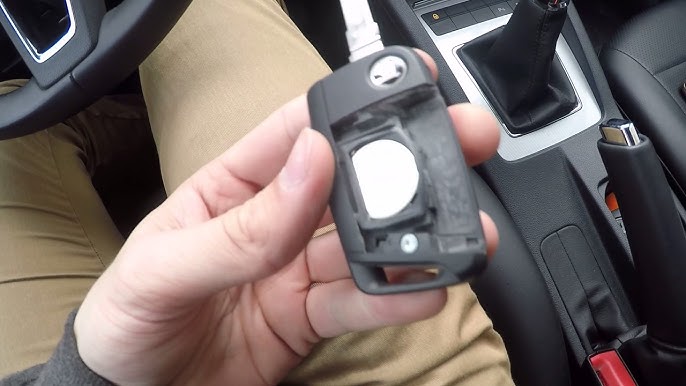 Как поменять батарейку на пульте шкода KESSY Key fob battery change Skoda Superb Mk III BRISKODA