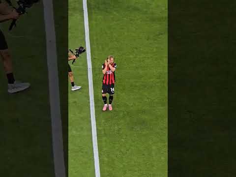 لحظة دخول لوكا مودريتش مع ناديه ميلان          