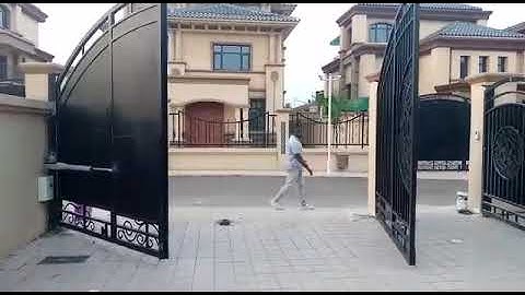 Remote Control Swing Gate . Powered by Centurion Vantage 500