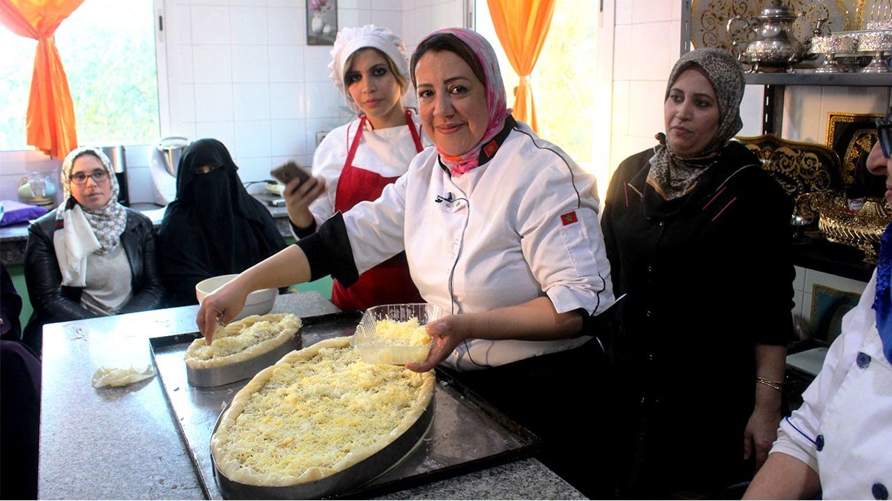 درس أطباق الضيافة مع الشيف و الاستاذة فدوى مراتب /أطباق بلادي المغرب199