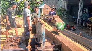 Amazing skills of a man Splitting teak wood  assembled serkel chainsaw
