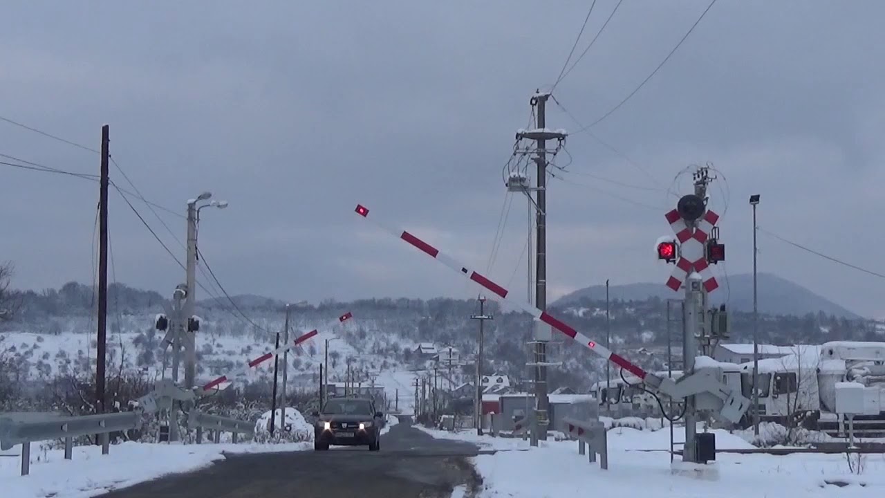 Romanian level crossing | Trecere la nivel cu calea ferata in Romania | Zeleznici prejezd v Rumunsku