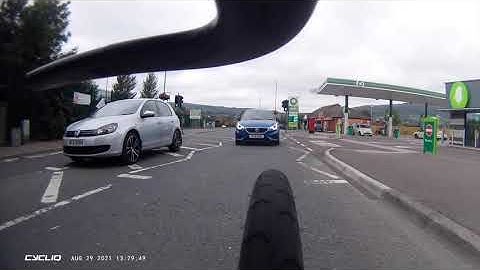 Idiot speeding driver overtaking at a crossing BFZ9004 BFZ 9004